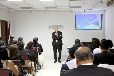 Las palabras de bienvenida estuvieron a cargo del director de la dependencia, doctor José Agustín Fernández, quien expuso sobre la importancia de la perspectiva jurídica, sociológica e histórica del Museo de la Justicia y del Archivo del Terror.