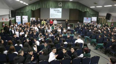 Multitudinaria convocatoria de alumnos en la charla educativa