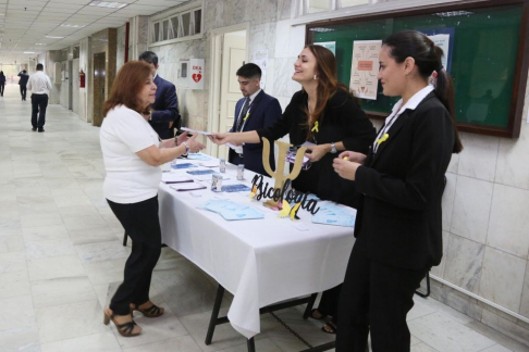 La Dirección de Bienestar del Personal y el Departamento de Asistencia Médica, en conmemoración del Día Mundial de la prevención del suicidio, desarrolló una jornada de concienciación y entrega de lazos amarillos para la prevención de este flagelo. 