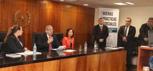 El vicepresidente primero de la Corte Suprema de Justicia, Raúl Torres Kirmser, dirigiendo unas palabras.