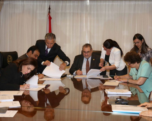 Firma de convenio sobre mediación penal adolescente.