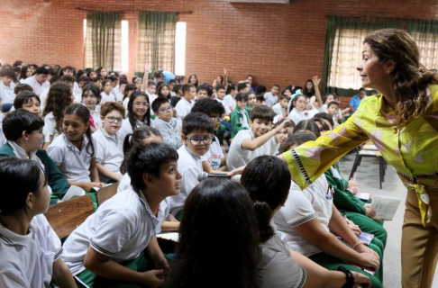 Charla educativa benefició a 458 alumnos.