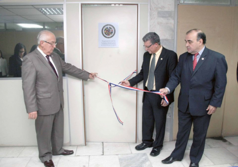 Ministro Dr. Óscar Bajac, arquitecto Ennio Argüello y abogado Rigoberto Zarza.