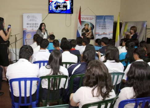 La disertación estuvo a cargo la magistrada María Inés Olmedo, jueza Penal de la Adolescencia de Central.