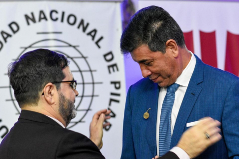 Reconocimiento al Ministro Víctor Ríos por su Título de Posdoctorado en la Universidad de Bolonia.