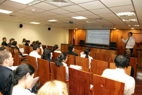 Imagen de la anterior jornada de inducción realizada en el Palacio de Justicia de Asunción.