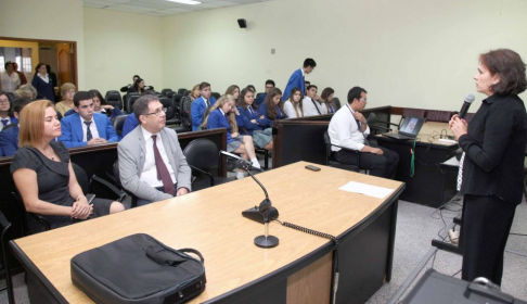 Cine debate en el marco del ciclo de conferencias sobre “La Protección de la Persona Humana 2015-2017” en su edición sobre “Enfermos Terminales”.