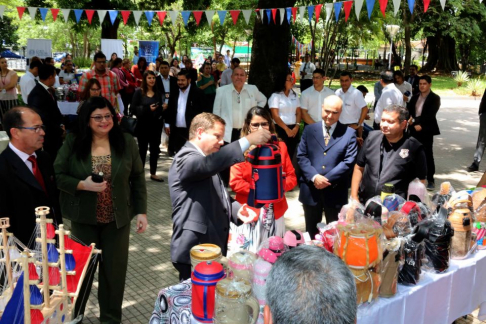 Esta mañana se realizó la feria de productos realizados por internos de las diferentes penitenciarias del país.