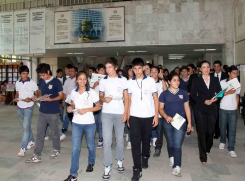 Alumnos del Colegio Pte. Franco valoran campaña “Visita al Palacio de Justicia” 