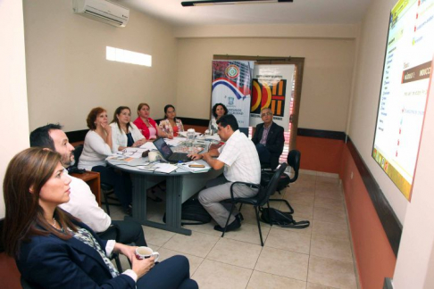 Momento de la reunión entre representantes de la Corte y la fundación Terre des Hommes.