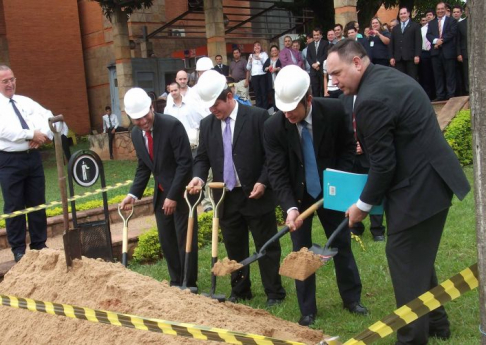 Autoridades judiciales locales estuvieron presentes en la palada inicial para la ampliación y remodelación del Palacio de Justicia de Villarrica, Circunscripción Judicial de Guairá.