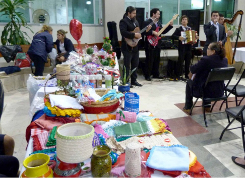 La Orquesta del Poder Judiciial, bajo la dirección del profesor Armando Arenas, homenajeó a las madres.