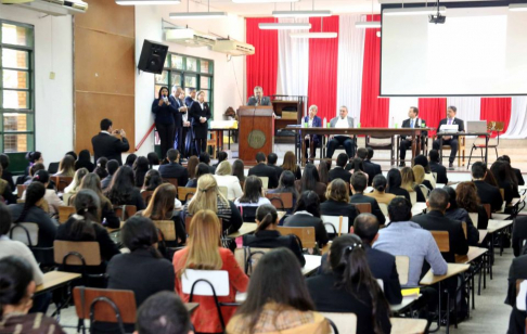 El presidente de la Corte Suprema de Justicia, garantizando a los postulantes la transparencia en la realización del concurso.