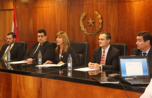 La Dirección del Registro Único del Automotor llevó a cabo una reunión informativa en la sala de conferencias.