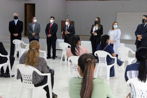 La apertura del examen, que se realizó en la Facultad de Derecho de la Universidad Nacional de Asunción, filial San Pedro, contó además con la participación del presidente del Consejo de Administración de la Circunscripción Judicial de San Pedro, Alexis B