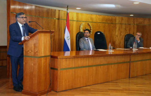 El vicepresidente segundo de la CSJ, Manuel Ramírez Candia, durante la apertura del seminario.