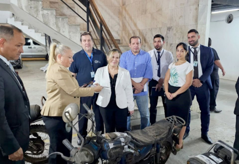 Entregaron motocicletas para taller de aprendizaje.