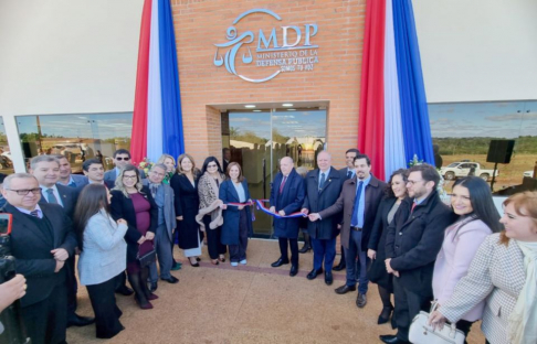 Ministros en la inauguración de nueva sede del MDP.