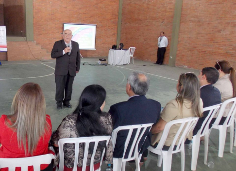 El profesor doctor Sindulfo Blanco, ministro superintendente de Cordillera, se dirigió a los presentes.