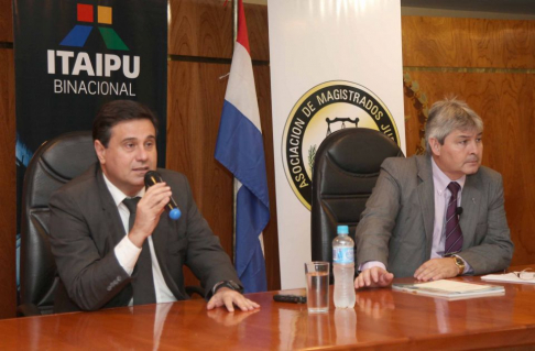 Doctor Enrique Mongelós y doctor José Agustín Fernández en la apertura de la segunda jornada.