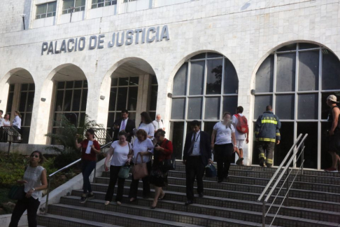 De inmediato se ordenó la evacuación en el undécimo, décimo y noveno piso de la torre norte que se realizó sin mayores inconvenientes