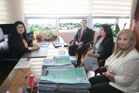 La vicepresidenta primera de la Corte Suprema de Justicia, Carolina Llanes y el ministro Alberto Martínez Simón recibieron a la directora ejecutiva y a la presidenta del Consejo Directivo del Centro de Estudios de Justicia de las Américas (CEJA).