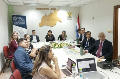 Reunión en la Sala de Audiencias del Palacio de Justicia de Coronel Oviedo, de la Circunscripción Judicial de Caaguazú. 