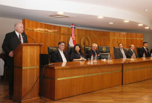 Con presencia del presidente de la Corte Suprema de Justicia, doctor Luis María Benítez Riera; el vicepresidente segundo, doctor Alberto Martínez Simón, y los ministros César Diesel, Víctor Ríos y Carolina Llanes, se realizó la apertura del diplomado. 