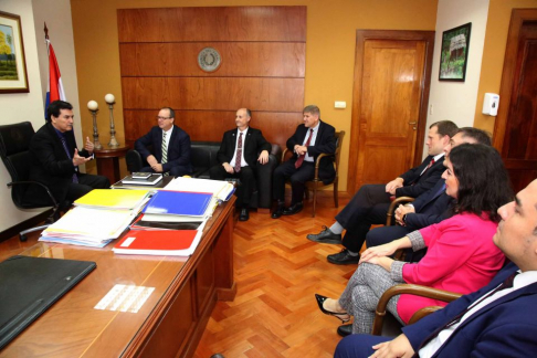 Ministro Santander recibió a representantes de la Universidad de Brigham Young.