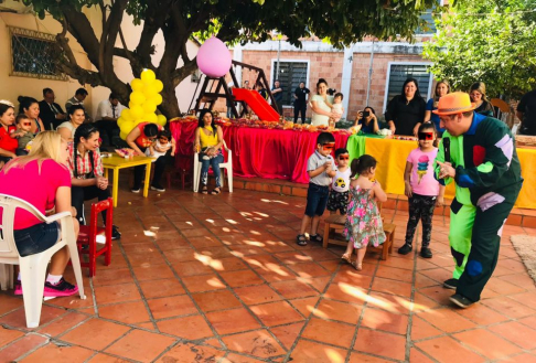 La idea del festejo del día del niño fue una iniciativa de los alumnos de derecho de 2do año de la Uninorte filial Luque. 