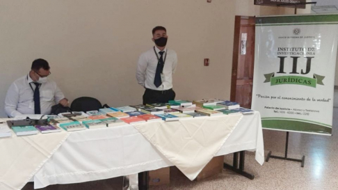 Feria de libros en la sede del Palacio de Justicia de Villarrica. 