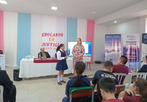 Activa participación de estudiantes en charla de la Secretaría de Educación en Justicia.