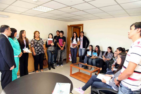 Los alumnos de la Uninorte durante la charla brindada por los jueces Arnaldo Fleitas y María Luz Martínez