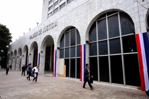 Juezas organizan colecta de libros para internos de la Penitenciaría Industrial La Esperanza mañana en la sede judicial de Asunción.