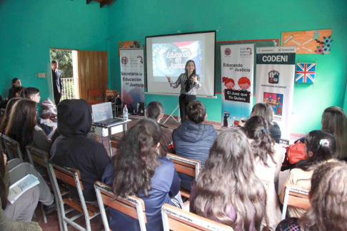 Prosigue la ronda de talleres educativos en la ciudad de Lambaré en el marco de la jornada “Rompe mitos, ejerce tus derechos”.