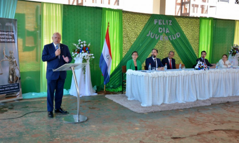 El ministro Luis María Benítez Riera participó de actos conmemorativos por el día de la juventud.