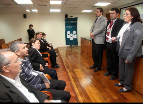 Sala de Conferencias N° 1, octavo piso de la torre norte del Palacio de Justicia de Asunción.