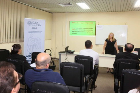 Realizaron charla sobre manejo del estrés laboral.