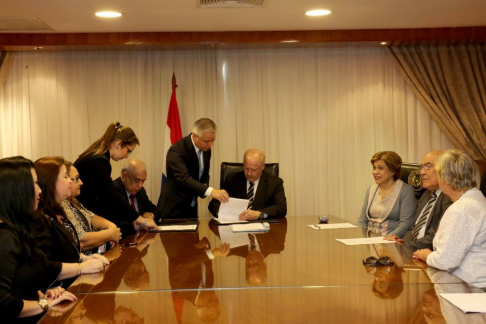 Esta mañana se llevó a cabo la firma de convenio marco de cooperación académica, entre la Corte Suprema de Justicia y la Universidad Nacional del Este.