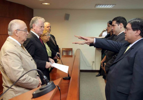 Estuvieron presentes el presidente de la Corte Suprema de Justicia, doctor Víctor Núñez, y los ministros Alicia Pucheta de Correa, Luis María Benítez Riera y Miguel Oscar Bajac.