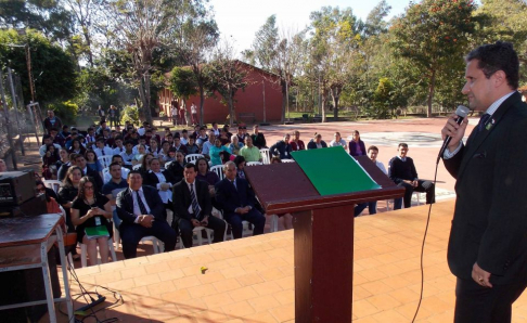 El responsable del Proyecto, Prof. Dr. Víctor Fretes se dirigió a los presentes durante la apertura.