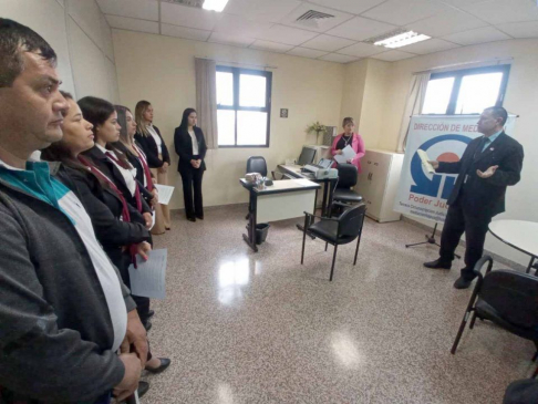 Visita guiada a estudiantes de derecho en sede judicial de Encarnación.