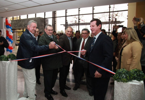 El ministro de la Corte doctor Antonio Fretes junto a autoridades judiciales y departamentales.