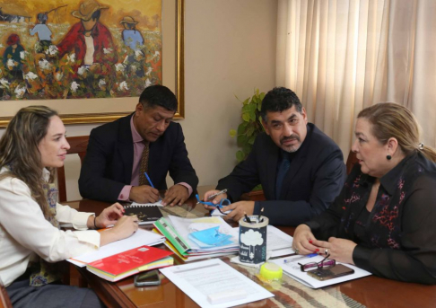 Los expositores peruanos doctores Óscar Vázquez Bermejo y  Luis Alexis Cucho Jurado se reunieron hoy con la directora de Mediación de la Corte Suprema, Gladys Alfonso de Bareiro.