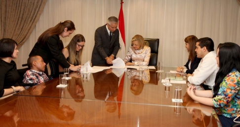 Durante la firma de convenio entre la Corte Suprema de Justicia y Fundación Saraki.