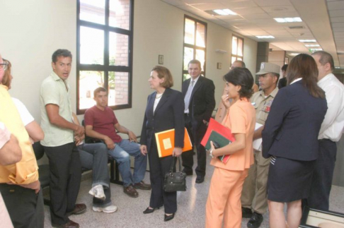 La presidenta de la Corte Suprema de Justicia tomó nota de los reclamos de pobladores de la ciudad de Caazapá.