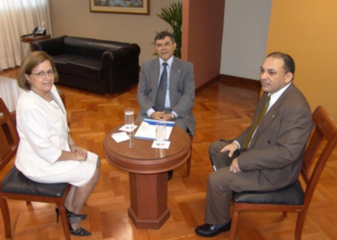 La presidenta de la Corte Suprema de Justicia, doctora Alicia Pucheta de Correa junto al ministro, secretario ejecutivo de la Secretaria Nacional Antidrogas, SENAD, Hugo Castor Ibarra.