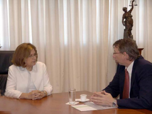 La presidenta de la Corte recibió en su despacho al viceministro de Tributación, Andreas Neufeld.