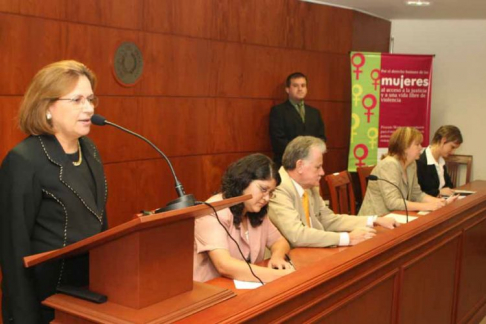 La Presidenta de la Corte participó de la firma del convenio.