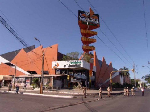 El ex local del Supermercado Ycua Bolaños, siniestrado el 1 de agosto del 2004.